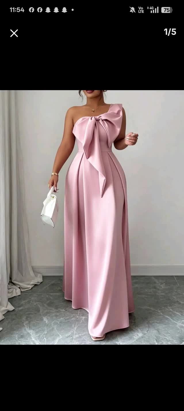 Robe rose sans manches, col asymétrique avec nœud @manyideparis