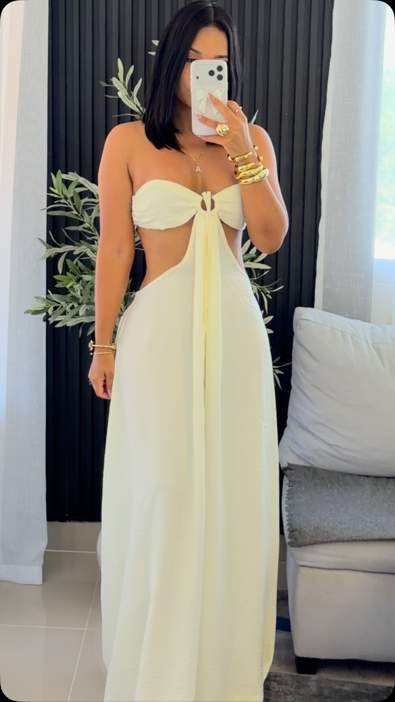 Robe longue jaune, dos nu, froncée, par Designer X