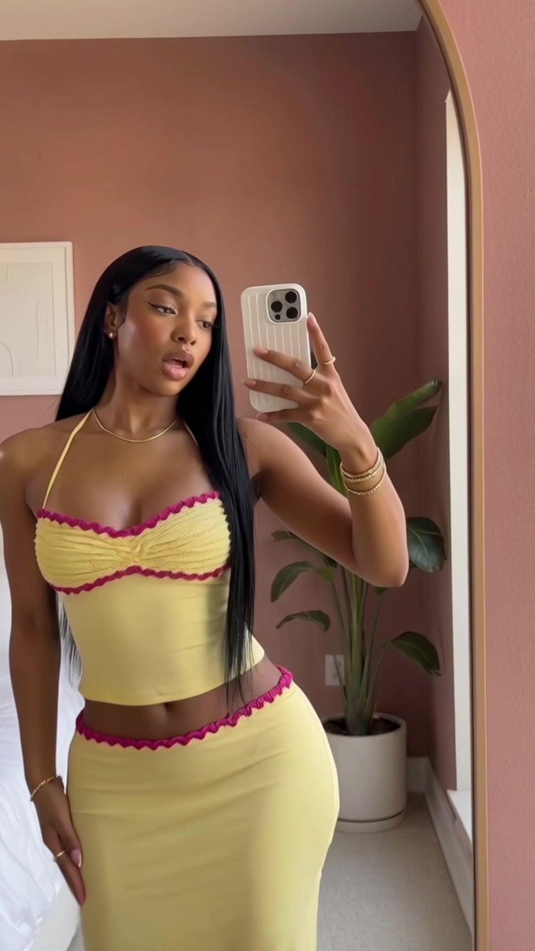 Ensemble jaune à licou avec bordure pink @M A Y A