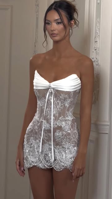 Robe mini bustier blanche avec dentelle et perles Zounko