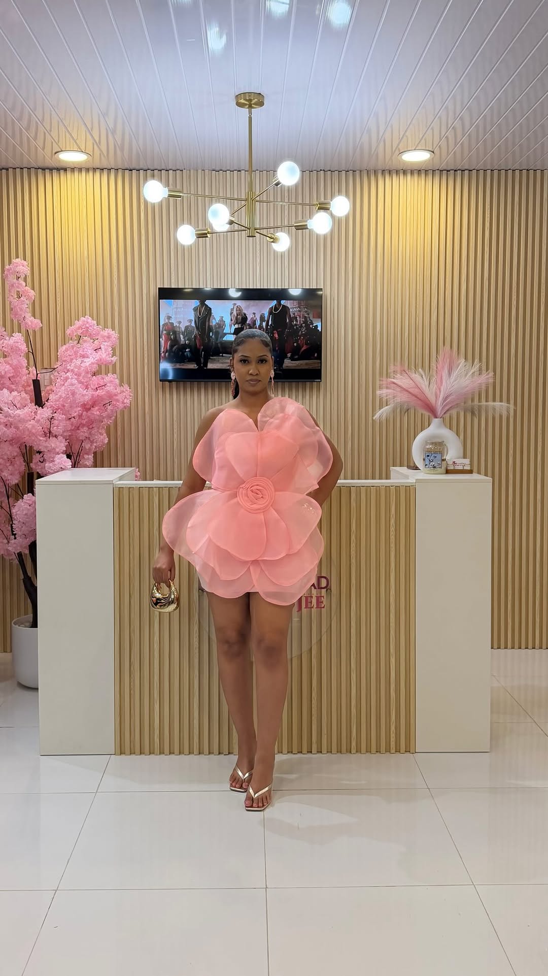 Robe rose à fleurs volumineuses, créateur DEAT