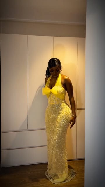 Robe sirène jaune à perles avec nœud papillon - Cathy