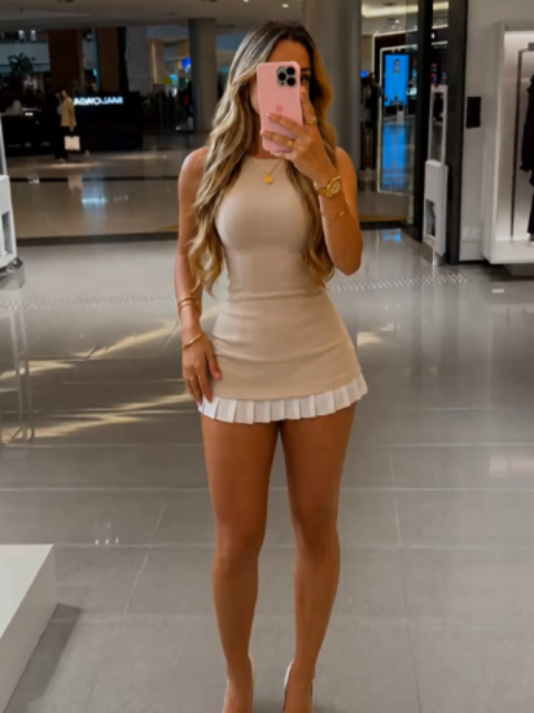 Robe beige ajustée avec ourlet plissé contrastant @Bárbara Cunha