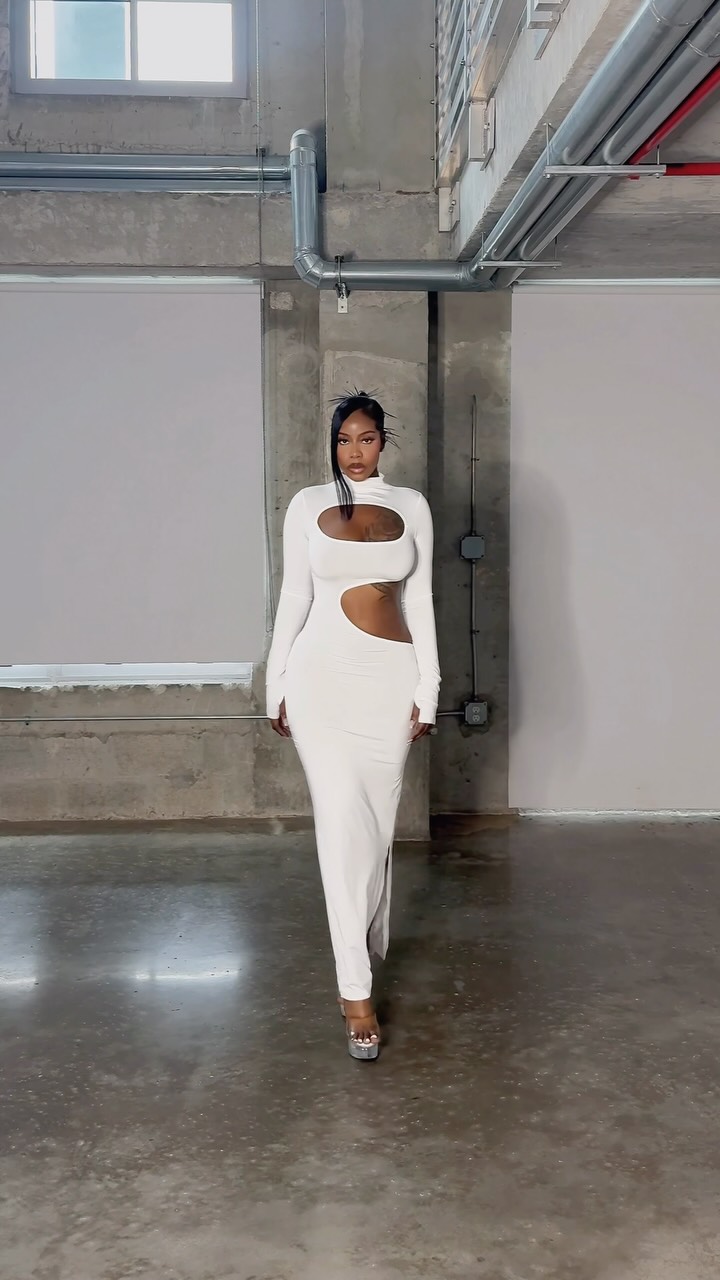 Robe moulante blanche avec découpes - Ahagaga