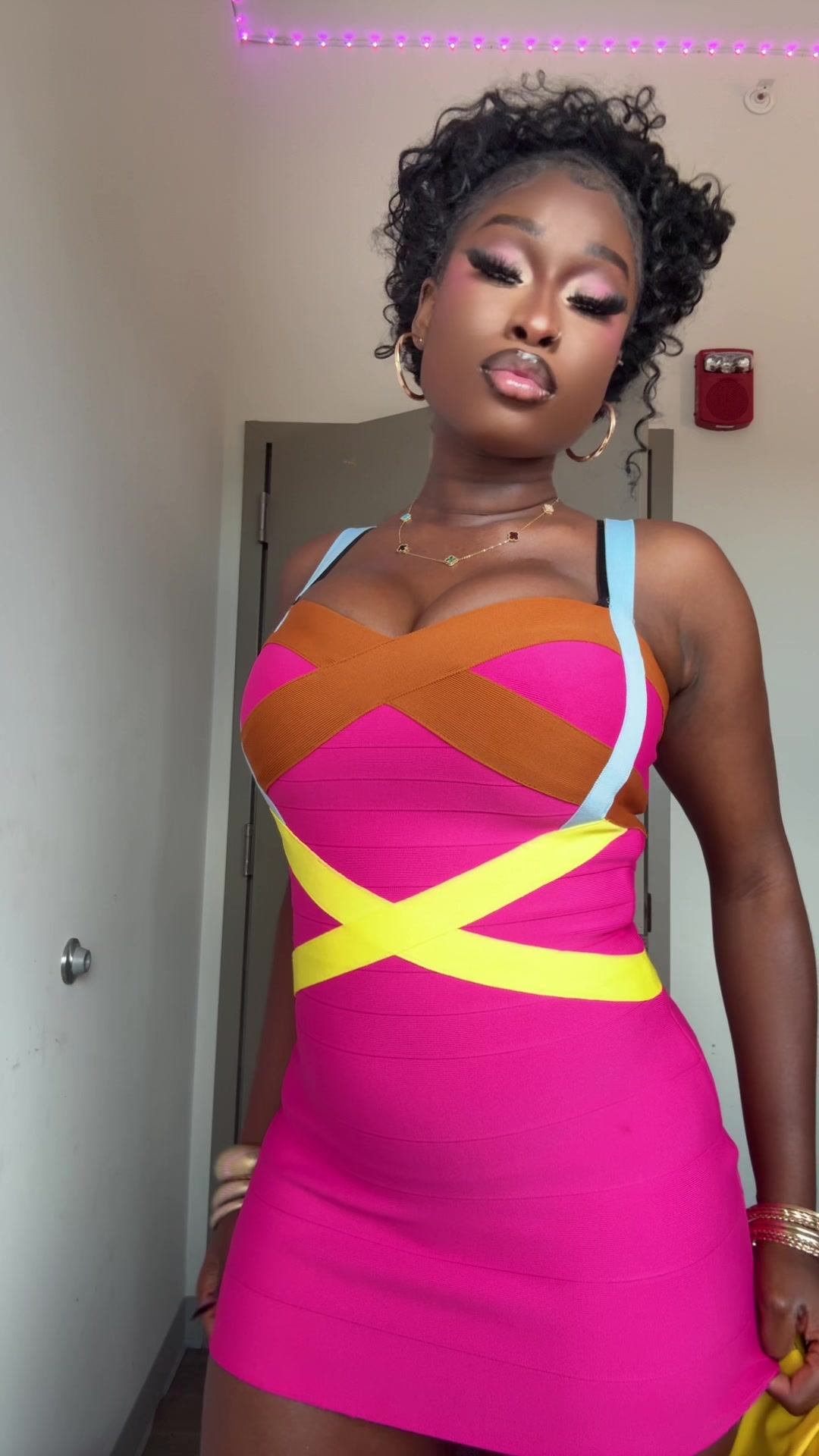 Robe bandage multicolore, bretelles spaghetti @edobarbie