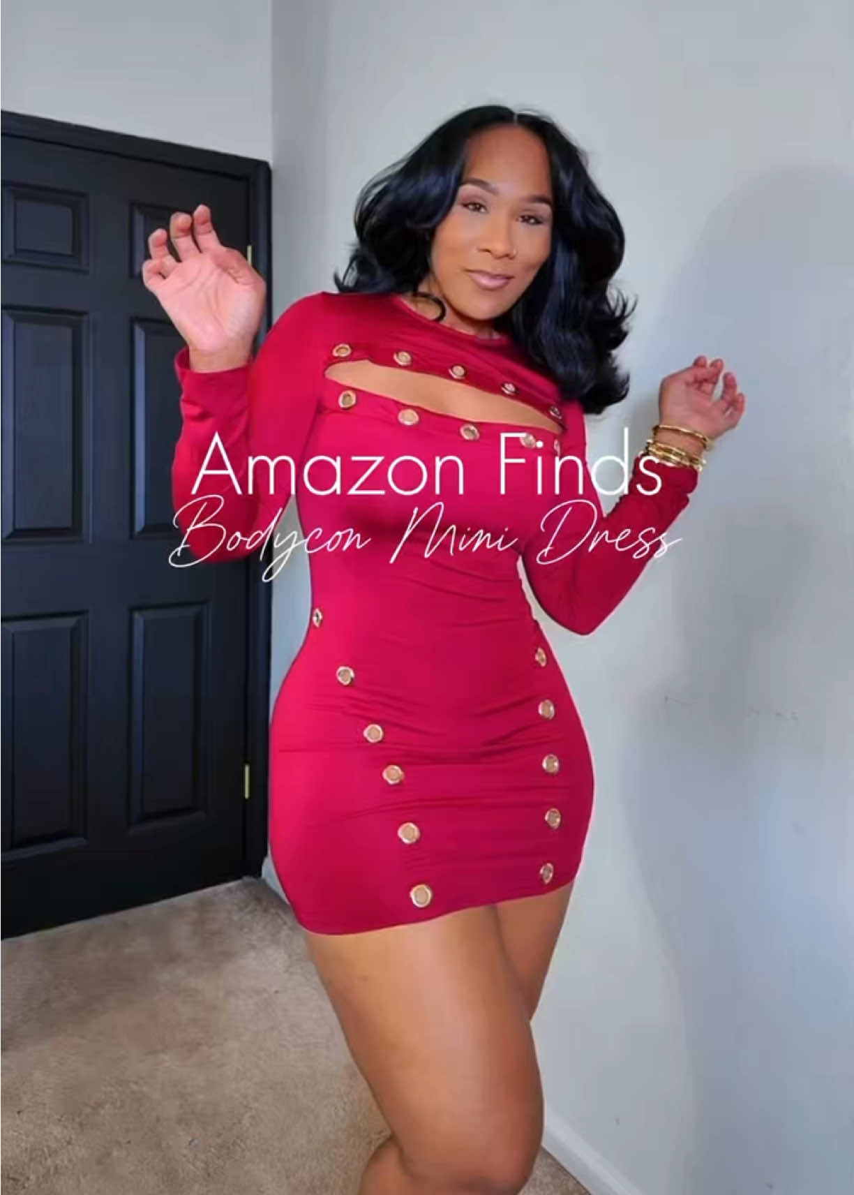 Robe moulante rouge à boutons dorés @biancasamonefinds